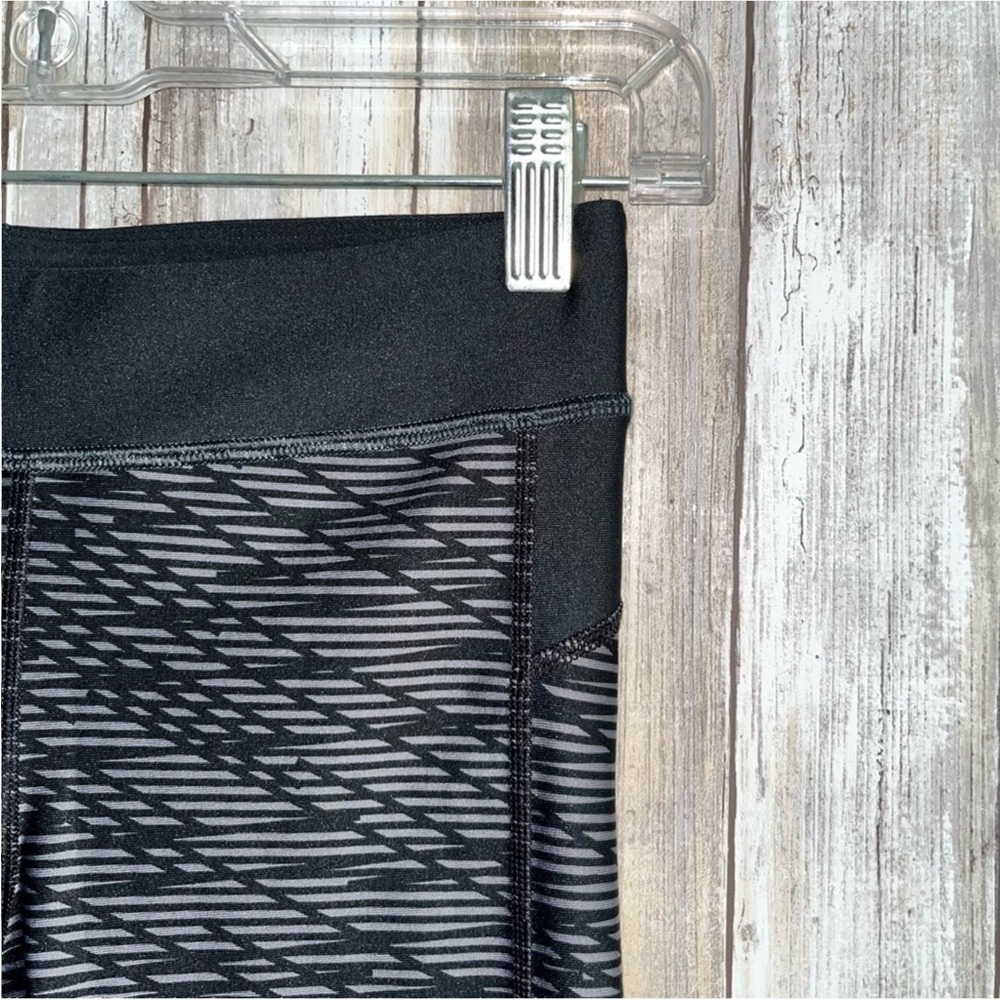 Under Armor Black Printed Compression Leggings - Picture 5 of 7